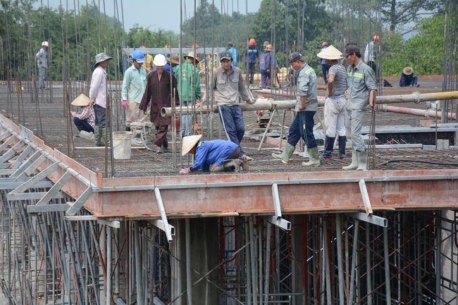 Concrete Pouring the 4th  Floor of the Multifunctional Building