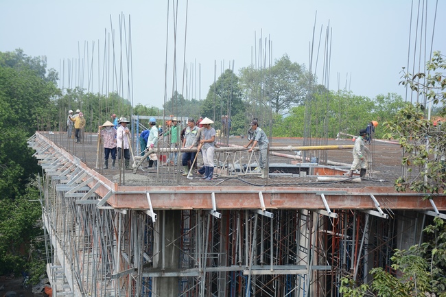 Concrete Pouring the 4th  Floor of the Multifunctional Building