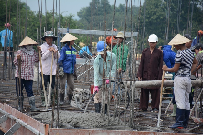 Concrete Pouring the 4th  Floor of the Multifunctional Building