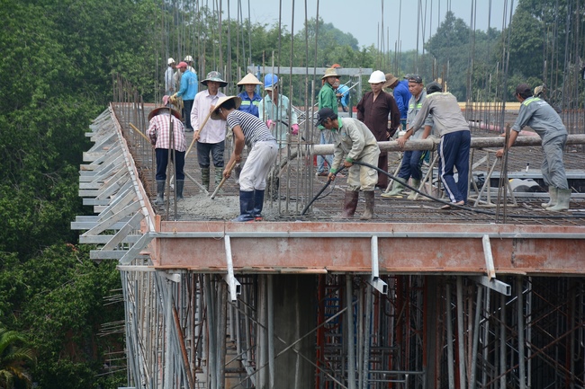 Concrete Pouring the 4th  Floor of the Multifunctional Building