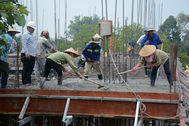 Concrete Pouring the 4th  Floor of the Multifunctional Building