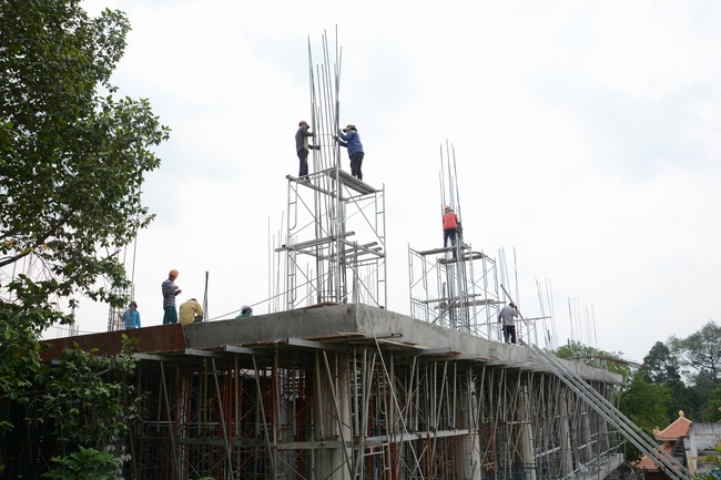 Concrete Pouring the 4th  Floor of the Multifunctional Building