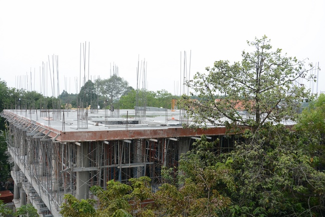 Concrete Pouring the 4th  Floor of the Multifunctional Building