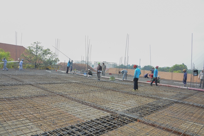 Concrete Pouring the 4th  Floor of the Multifunctional Building