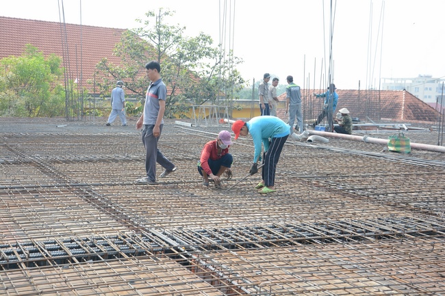 Concrete Pouring the 4th  Floor of the Multifunctional Building