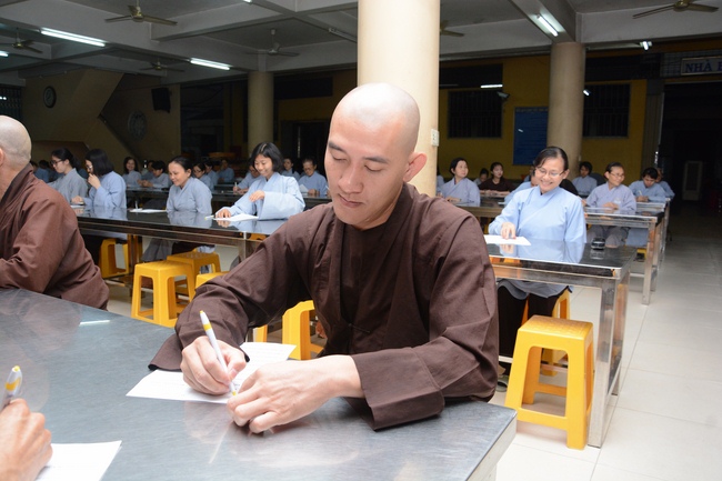 Chư Tăng và Phật tử ôn lại cuộc đời và đạo nghiệp Tổ khai sáng chùa Hoằng Pháp