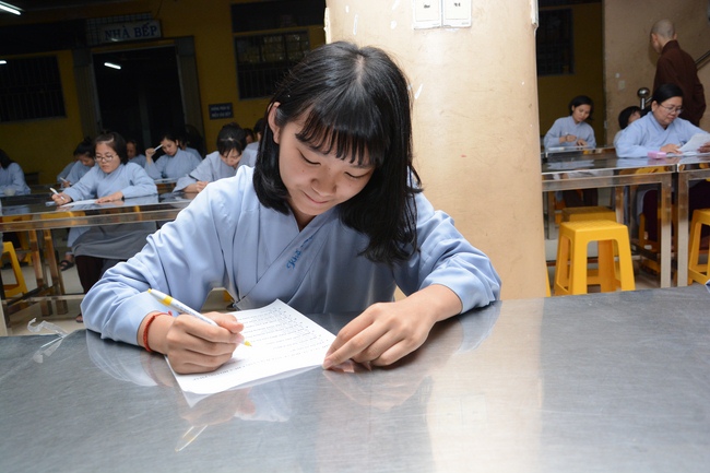 Chư Tăng và Phật tử ôn lại cuộc đời và đạo nghiệp Tổ khai sáng chùa Hoằng Pháp