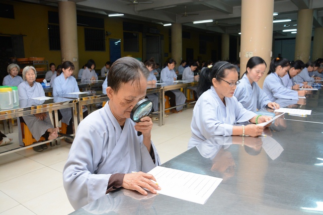 Chư Tăng và Phật tử ôn lại cuộc đời và đạo nghiệp Tổ khai sáng chùa Hoằng Pháp