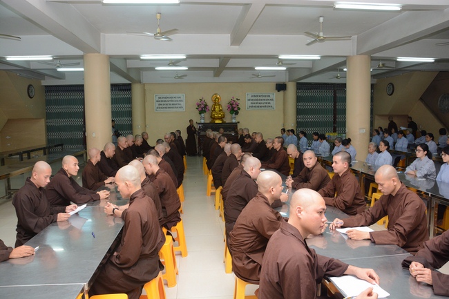 Chư Tăng và Phật tử ôn lại cuộc đời và đạo nghiệp Tổ khai sáng chùa Hoằng Pháp