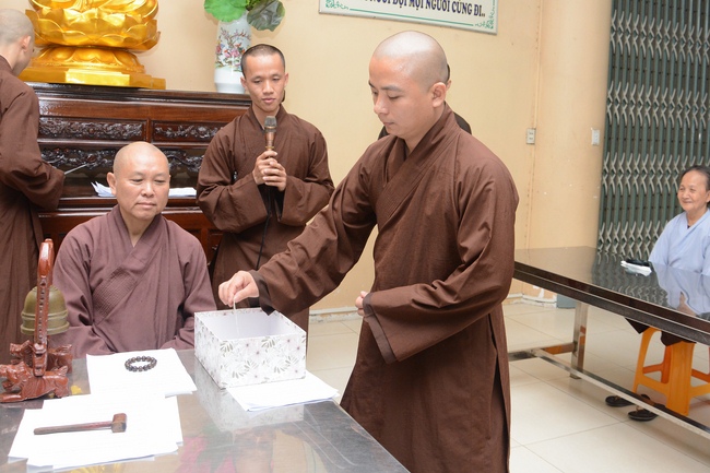 Chư Tăng và Phật tử ôn lại cuộc đời và đạo nghiệp Tổ khai sáng chùa Hoằng Pháp