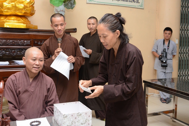 Chư Tăng và Phật tử ôn lại cuộc đời và đạo nghiệp Tổ khai sáng chùa Hoằng Pháp