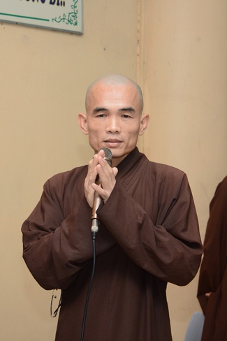 Chư Tăng và Phật tử ôn lại cuộc đời và đạo nghiệp Tổ khai sáng chùa Hoằng Pháp