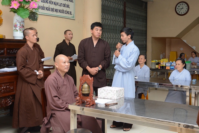 Chư Tăng và Phật tử ôn lại cuộc đời và đạo nghiệp Tổ khai sáng chùa Hoằng Pháp