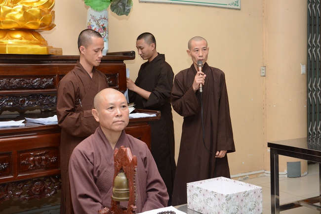 Chư Tăng và Phật tử ôn lại cuộc đời và đạo nghiệp Tổ khai sáng chùa Hoằng Pháp