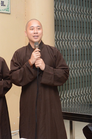 Chư Tăng và Phật tử ôn lại cuộc đời và đạo nghiệp Tổ khai sáng chùa Hoằng Pháp