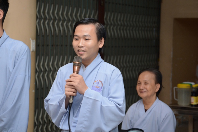 Chư Tăng và Phật tử ôn lại cuộc đời và đạo nghiệp Tổ khai sáng chùa Hoằng Pháp