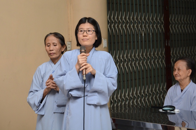 Chư Tăng và Phật tử ôn lại cuộc đời và đạo nghiệp Tổ khai sáng chùa Hoằng Pháp