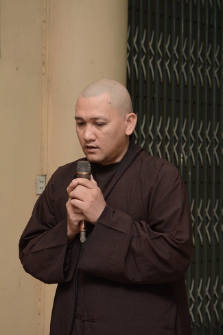 Chư Tăng và Phật tử ôn lại cuộc đời và đạo nghiệp Tổ khai sáng chùa Hoằng Pháp