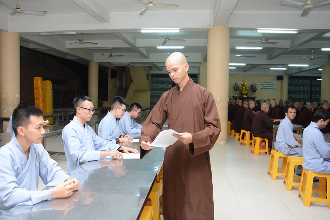 Chư Tăng và Phật tử ôn lại cuộc đời và đạo nghiệp Tổ khai sáng chùa Hoằng Pháp