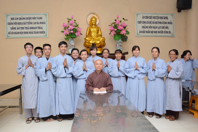 Chư Tăng và Phật tử ôn lại cuộc đời và đạo nghiệp Tổ khai sáng chùa Hoằng Pháp