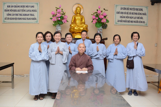 Chư Tăng và Phật tử ôn lại cuộc đời và đạo nghiệp Tổ khai sáng chùa Hoằng Pháp