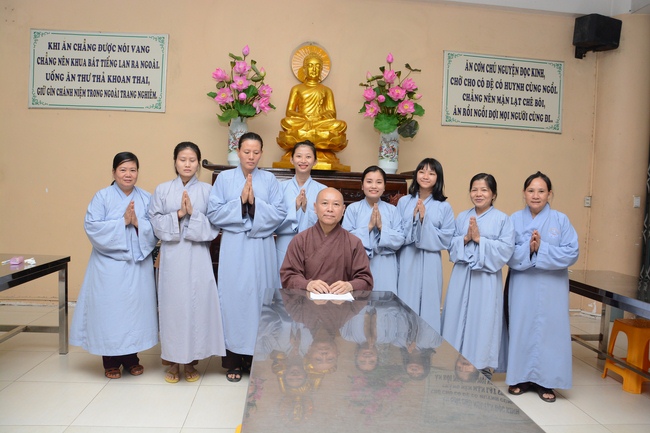 Chư Tăng và Phật tử ôn lại cuộc đời và đạo nghiệp Tổ khai sáng chùa Hoằng Pháp