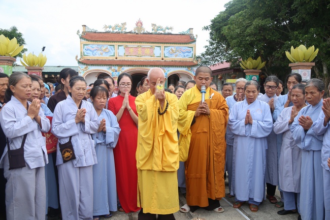 The Death Anniversary of Most Venerable Ngo Chan Tu at Dong Cao pagoda ...