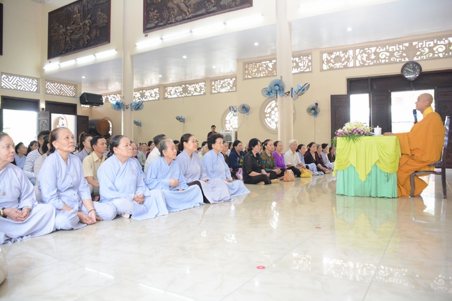 Giảng pháp ngày rằm tháng 10