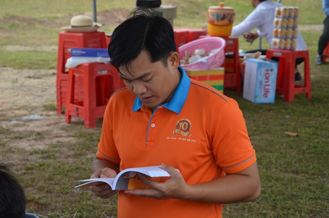 Commencement ceremony in Binh Duong and praying for safety in Can Tho.