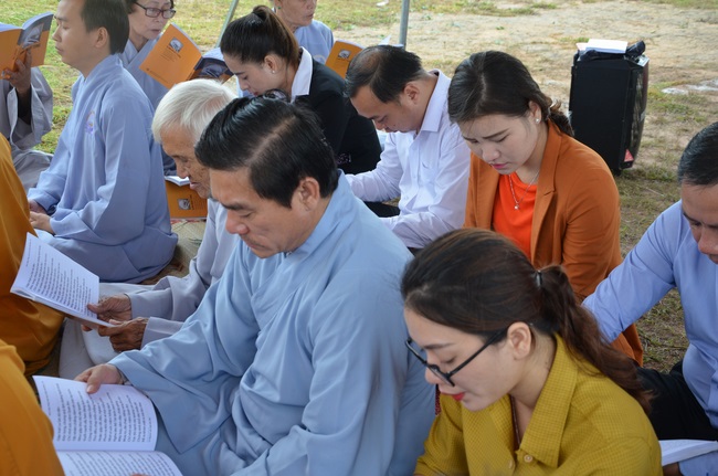 Commencement ceremony in Binh Duong and praying for safety in Can Tho.