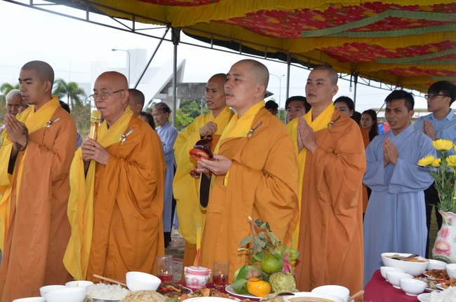 Commencement ceremony in Binh Duong and praying for safety in Can Tho.