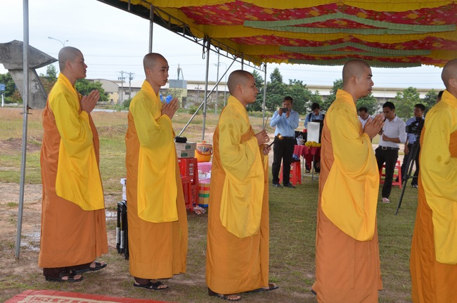 Commencement ceremony in Binh Duong and praying for safety in Can Tho.
