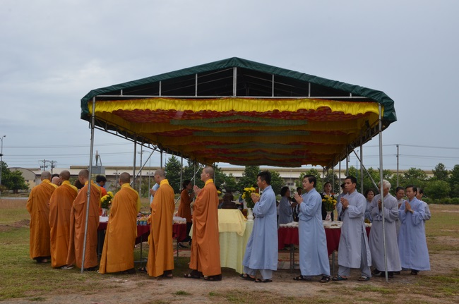 Commencement ceremony in Binh Duong and praying for safety in Can Tho.