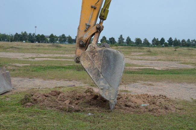 Commencement ceremony in Binh Duong and praying for safety in Can Tho.