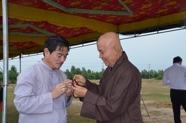 Commencement ceremony in Binh Duong and praying for safety in Can Tho.
