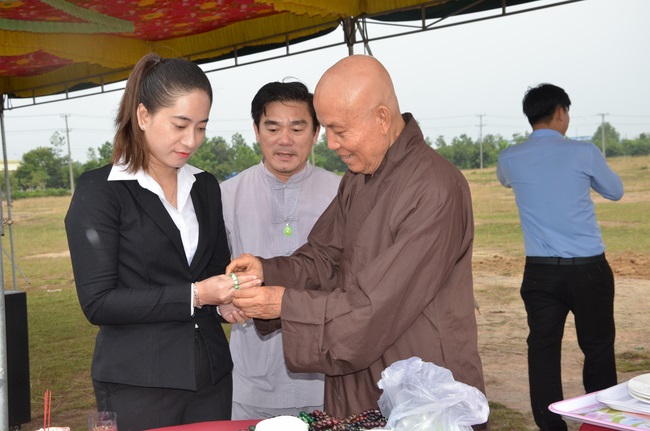 Commencement ceremony in Binh Duong and praying for safety in Can Tho.