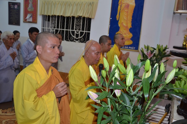 Commencement ceremony in Binh Duong and praying for safety in Can Tho.