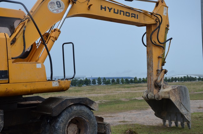 Commencement ceremony in Binh Duong and praying for safety in Can Tho.