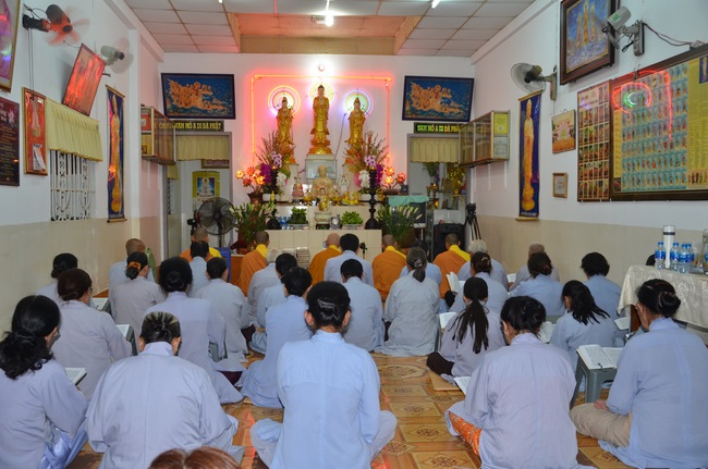Commencement ceremony in Binh Duong and praying for safety in Can Tho.