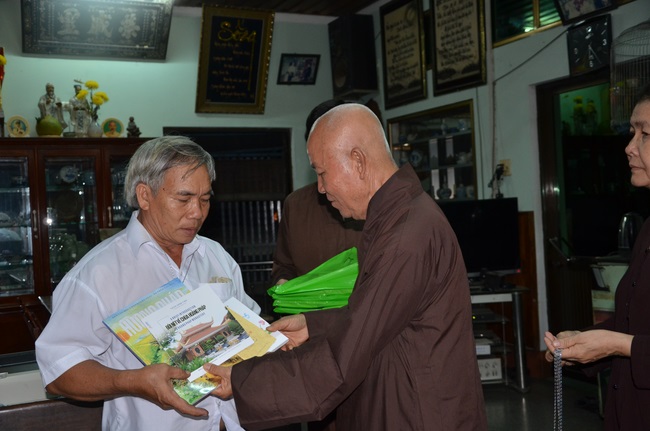 Commencement ceremony in Binh Duong and praying for safety in Can Tho.