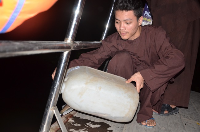 Commencement ceremony in Binh Duong and praying for safety in Can Tho.