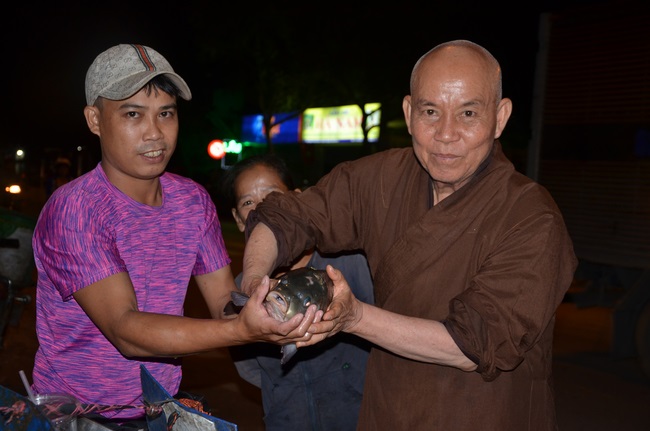 Commencement ceremony in Binh Duong and praying for safety in Can Tho.
