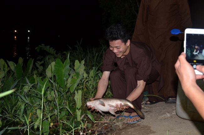 Commencement ceremony in Binh Duong and praying for safety in Can Tho.