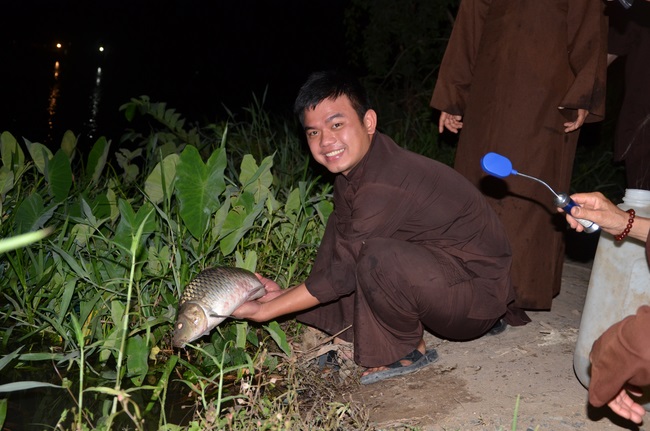 Commencement ceremony in Binh Duong and praying for safety in Can Tho.