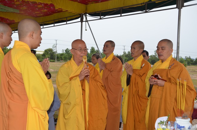 Commencement ceremony in Binh Duong and praying for safety in Can Tho.