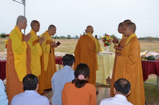 Commencement ceremony in Binh Duong and praying for safety in Can Tho.
