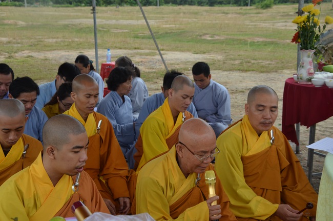 Commencement ceremony in Binh Duong and praying for safety in Can Tho.