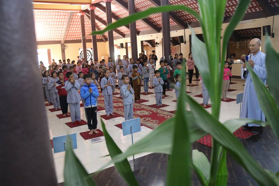Children's smile - the playground of sowing Viet lotus seeds at Hoa Phuc pagoda