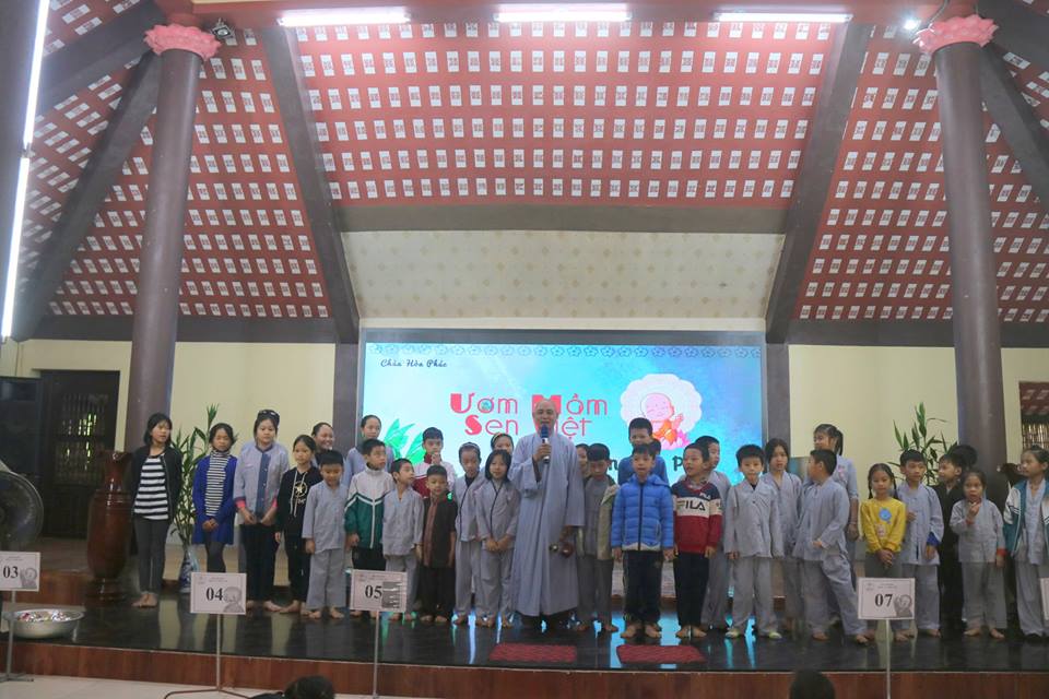 Children's smile - the playground of sowing Viet lotus seeds at Hoa Phuc pagoda