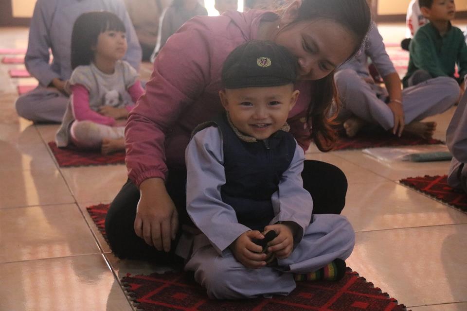 Children's smile - the playground of sowing Viet lotus seeds at Hoa Phuc pagoda